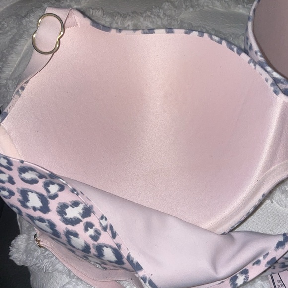 Like New! 38D VS Incredible Push Up - Picture 4 of 6